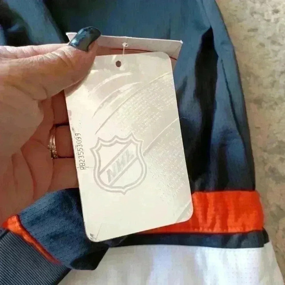 NHL Anaheim Ducks NWT Youth Jersey Inspired Sweater XL (18/20) XS/S Womens - Picture 10 of 13